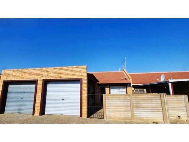  13 SS The Den Korhaan Street, Fauna, Bloemfontein 